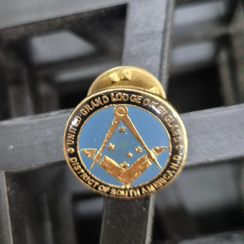 Pin DGLSAND — Frente